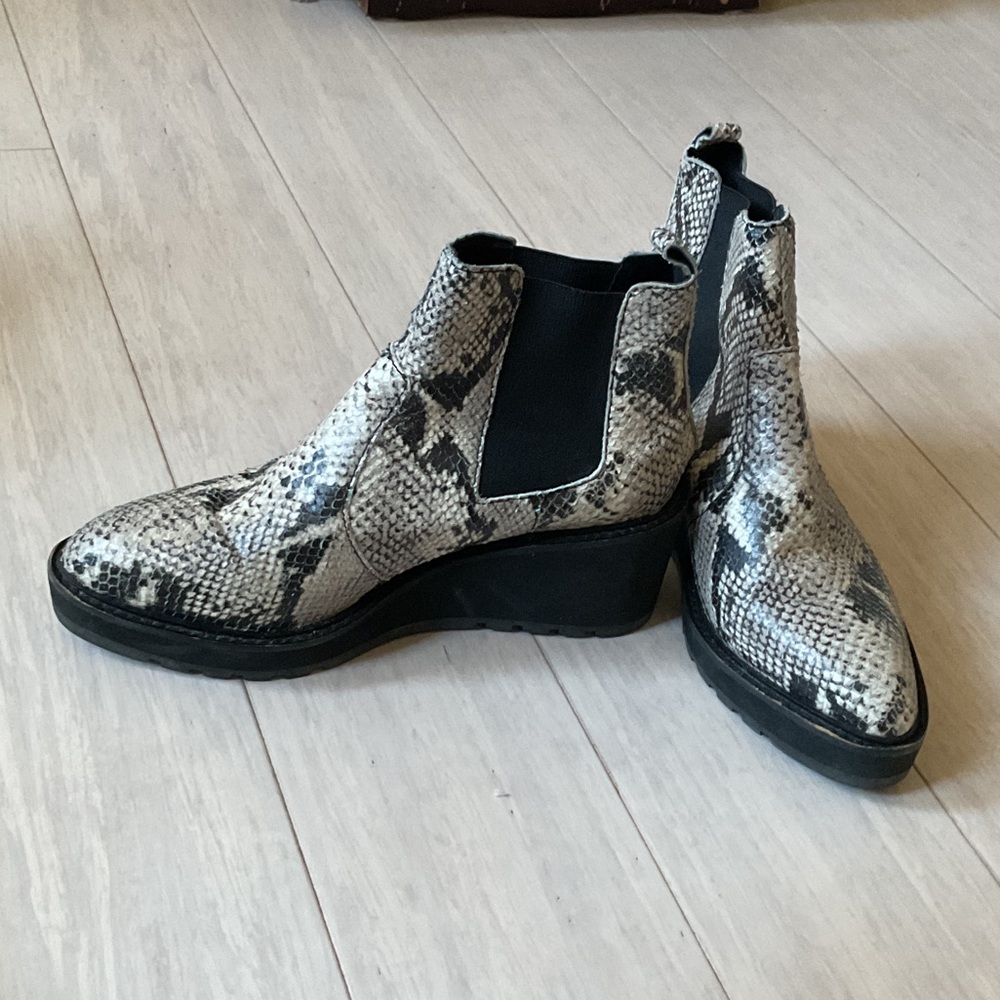 CECELIA NEW YORK Snakeskin Patterned Ankle Booties